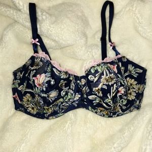 Victoria’s Secret Dream Angels push up without padding navy floral bra 32DD